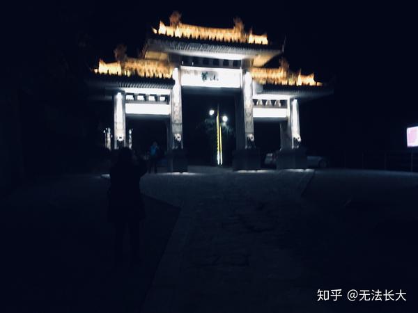 两个穷光蛋 夜爬华山只为一场日出 知乎