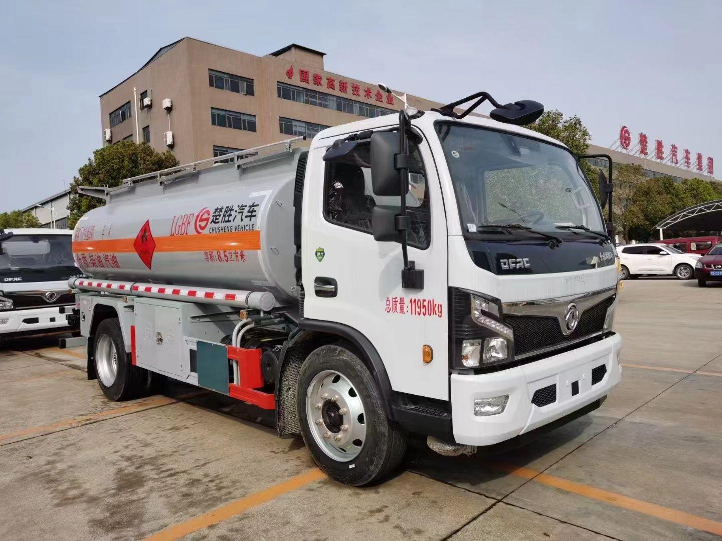 带惠明大流量加油机,东风福瑞卡f7白色平顶单排驾驶室,云内170马力国