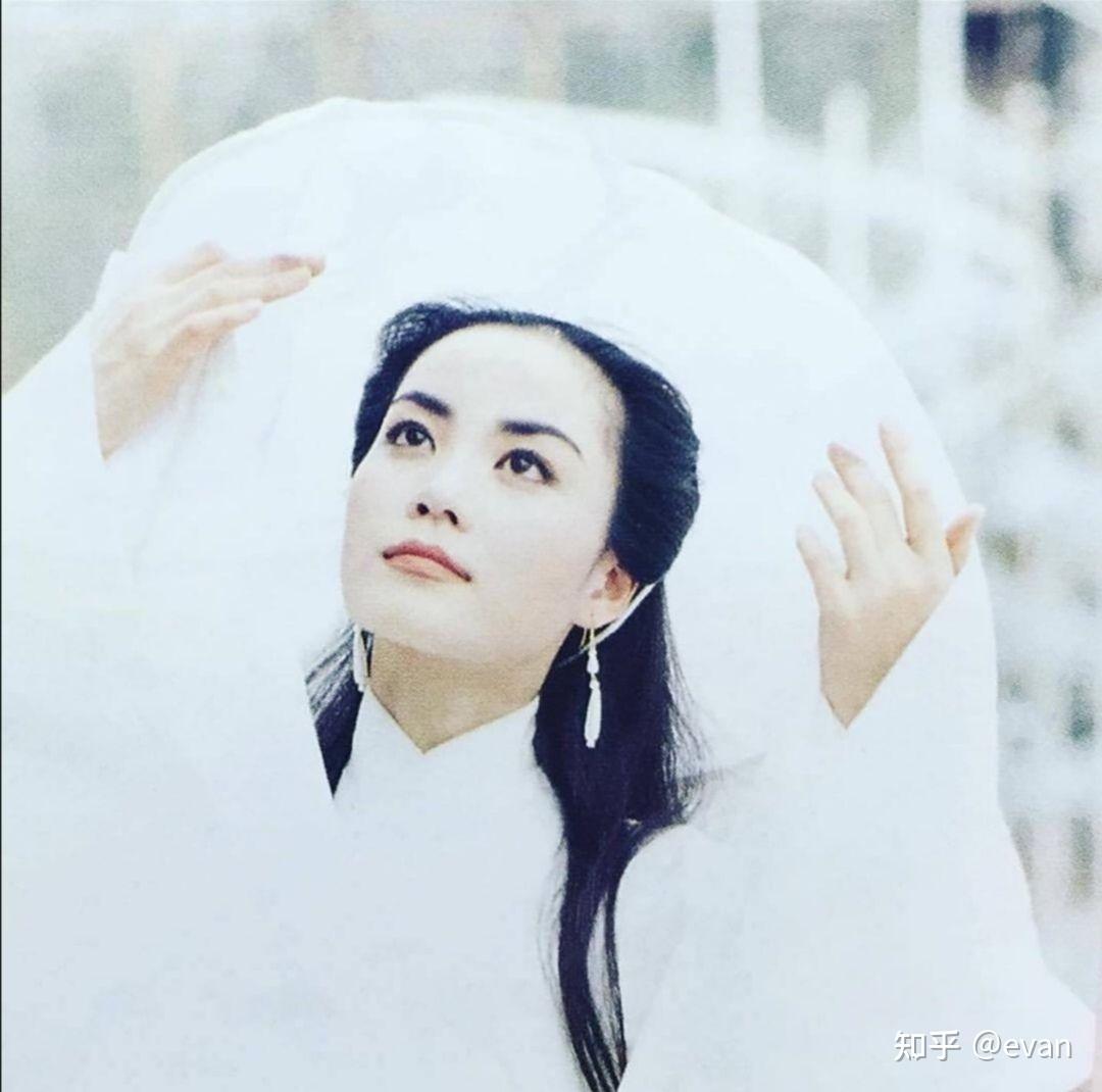 1994年主演tvb电视剧《千岁情人》,王菲饰演一番大女主,压番方中信