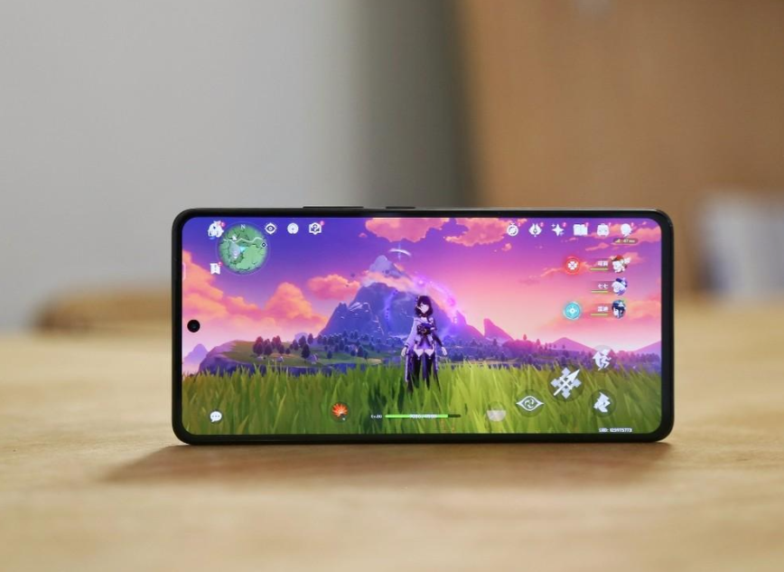 5k和144hz高刷,清晰还丝滑,支持120w快充,充电速度相当快.