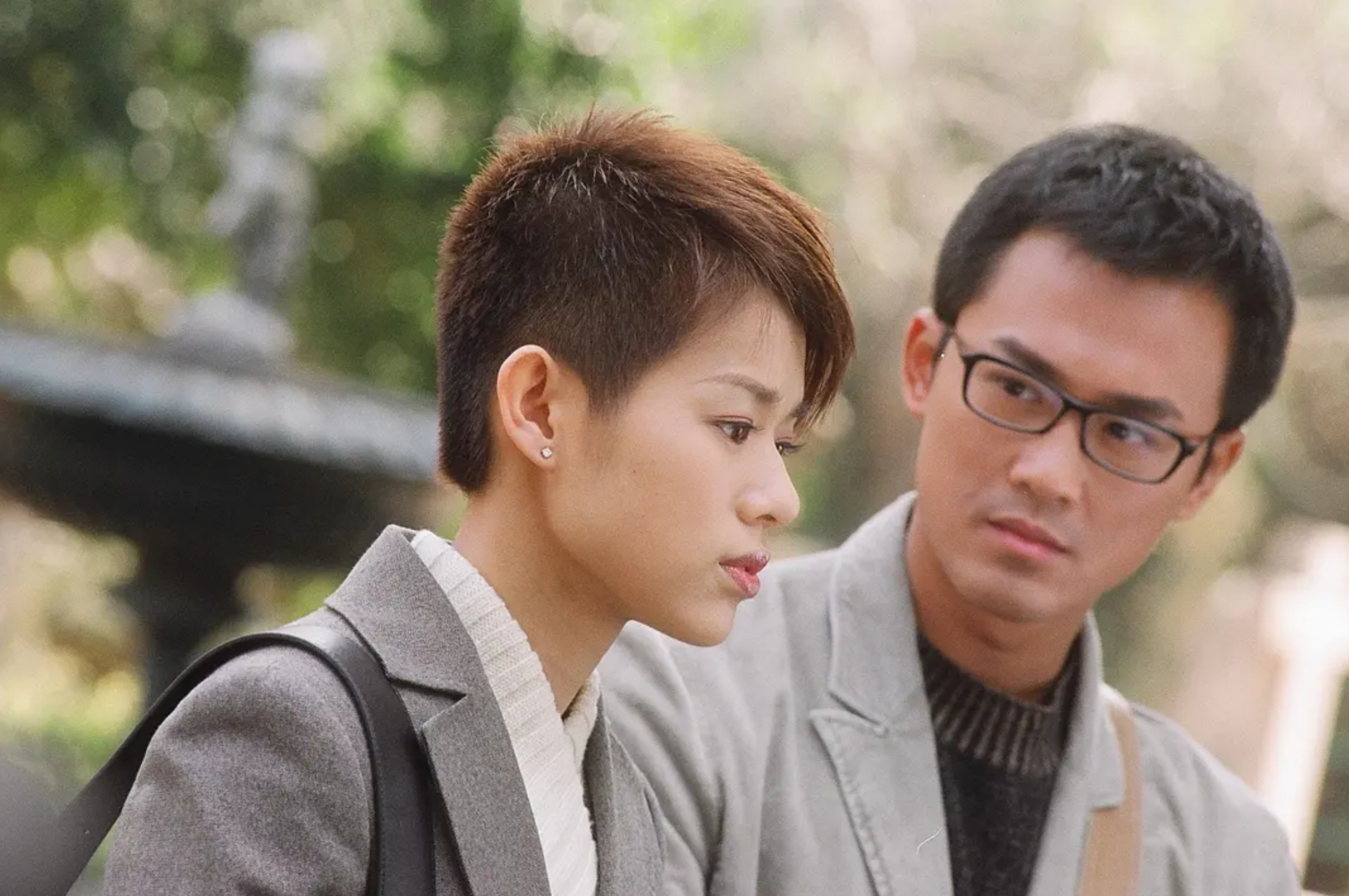 她在电视剧《流金岁月》中,饰演了一个低智女孩丁善茵.