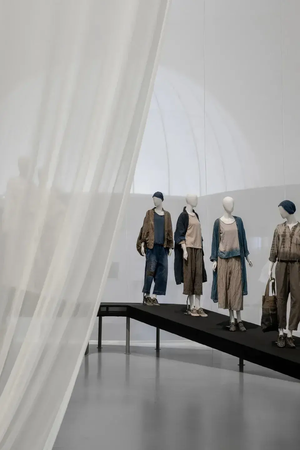 新型材料杜邦纸不仅能做建筑材料还能用来做衣服