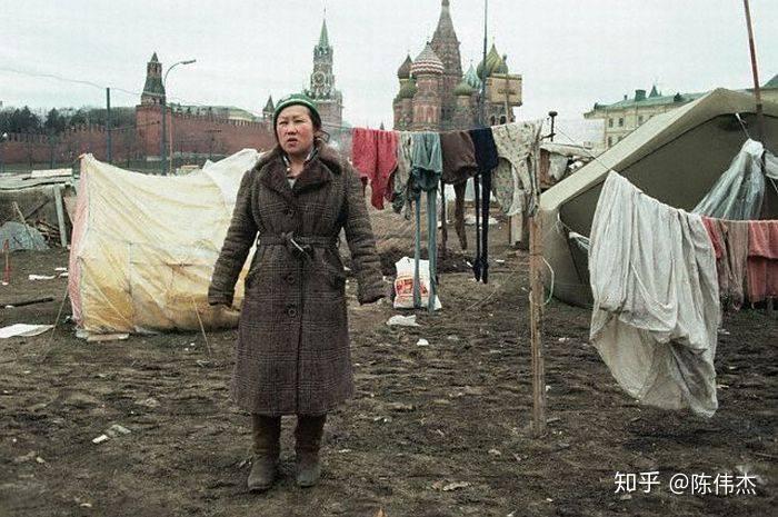 姆林宫附近安营扎寨,为了得到政府的注意苏联末期的时候物资非常短缺
