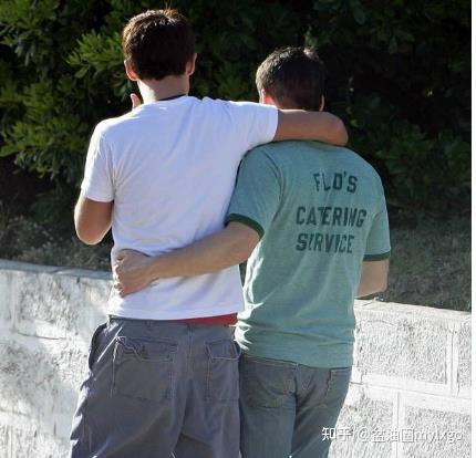 探索梦境奥秘,为何梦见一群人男人在搞同性恋? 探索梦境奥秘,为何梦见一群人男人在搞同性恋?