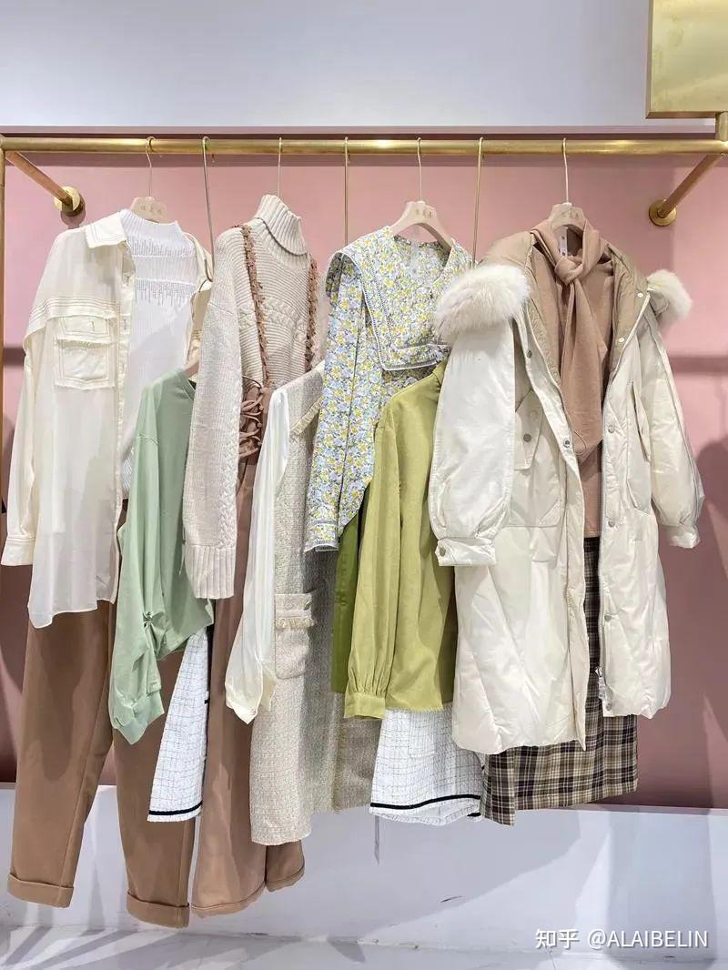 yang样儿品牌折扣女装风衣连衣裙卫衣裤裙穿搭