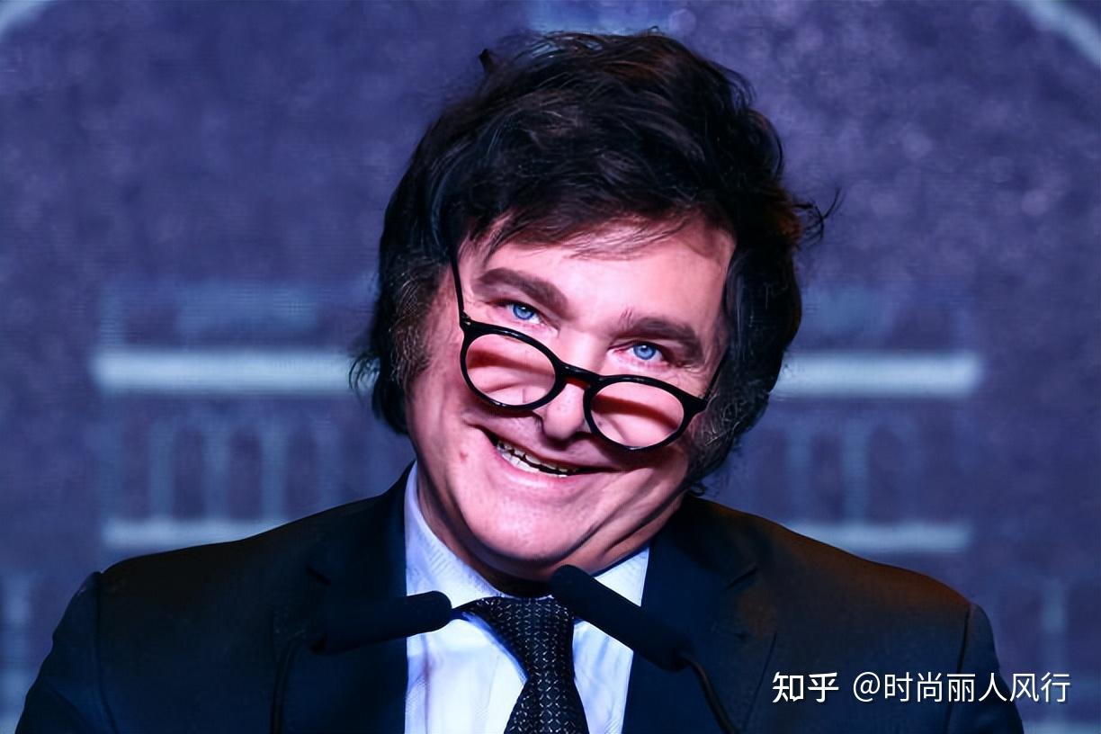 阿根廷新总统和女友当众热吻不羁发型很吸睛妹妹将成第一夫人