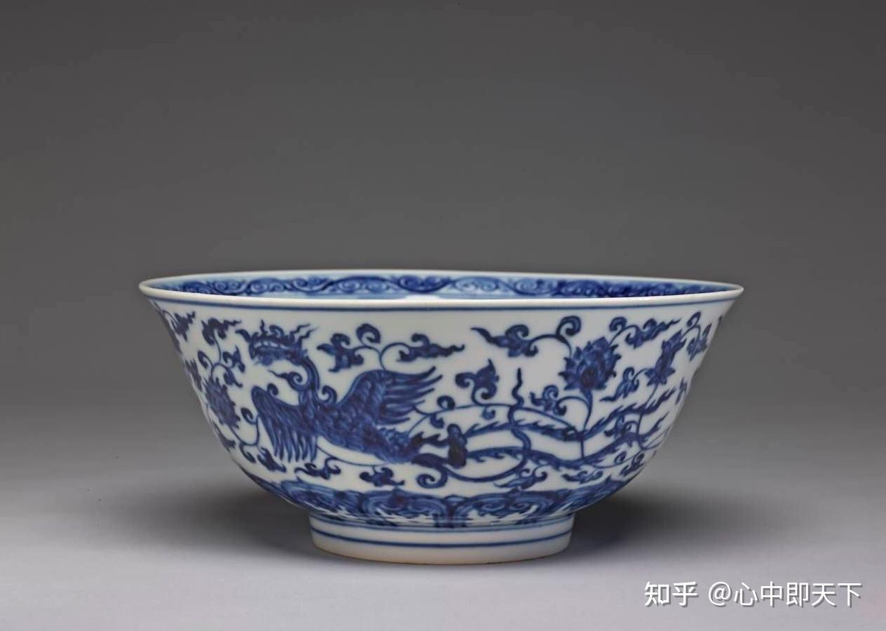 明成化景德镇官窑青花凤穿花纹碗