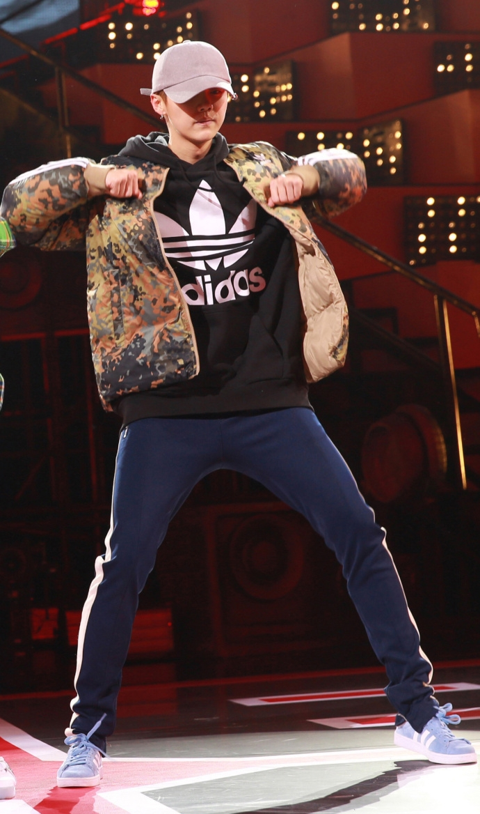 舞蹈鹿帅气来袭鹿晗跳舞彩排照曝光身着迷彩酷炫十足