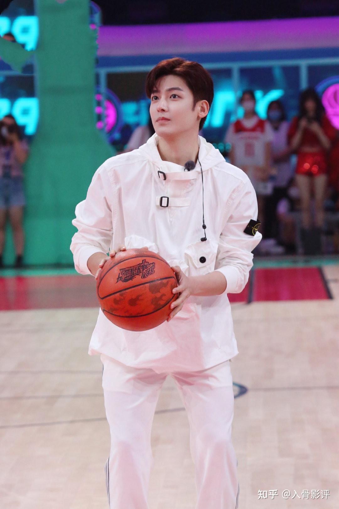 《这就是灌篮》:现场险些失控,侯明昊巧妙地化解矛盾