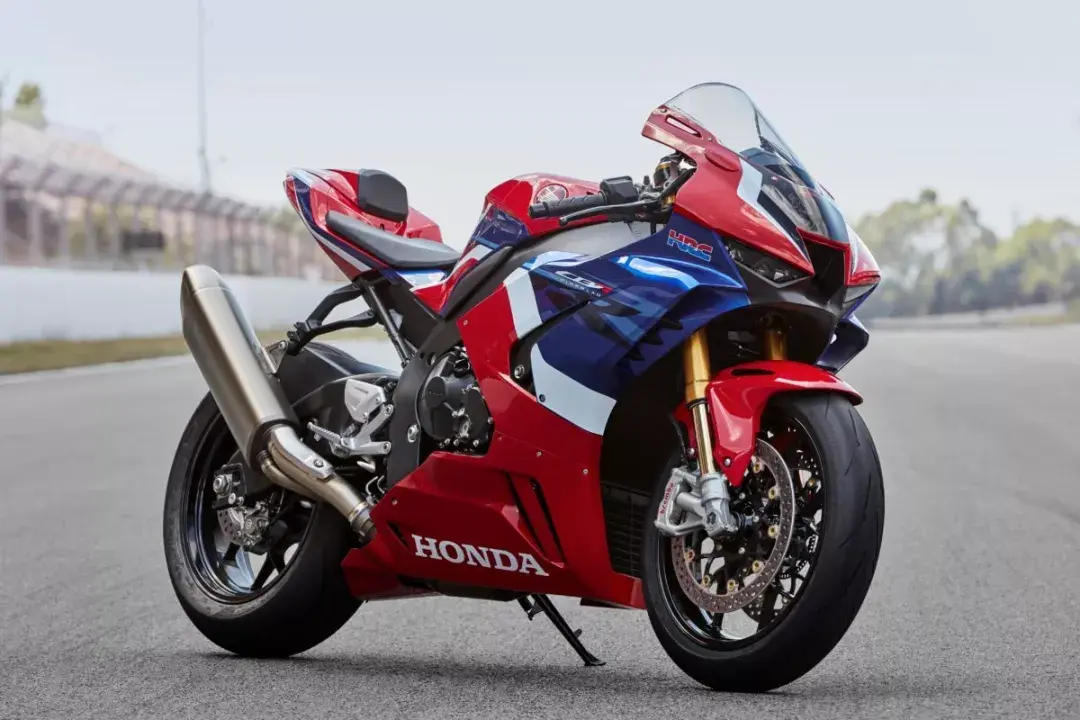 本田最强旗舰仿赛,这波黑科技666 -火刃 CBR1000RR-R - 知乎
