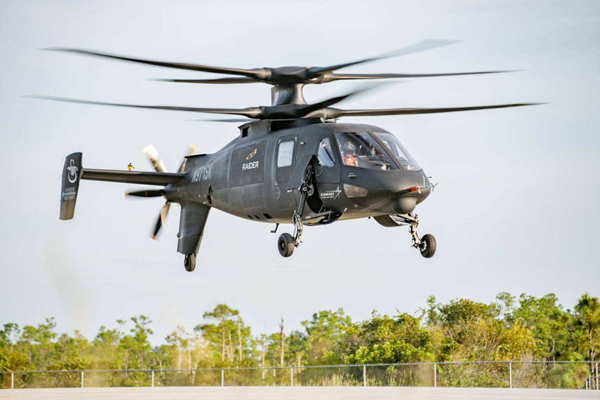 由于共轴双旋翼直升机的上下旋翼反向旋转,形成了直升机水平方向的