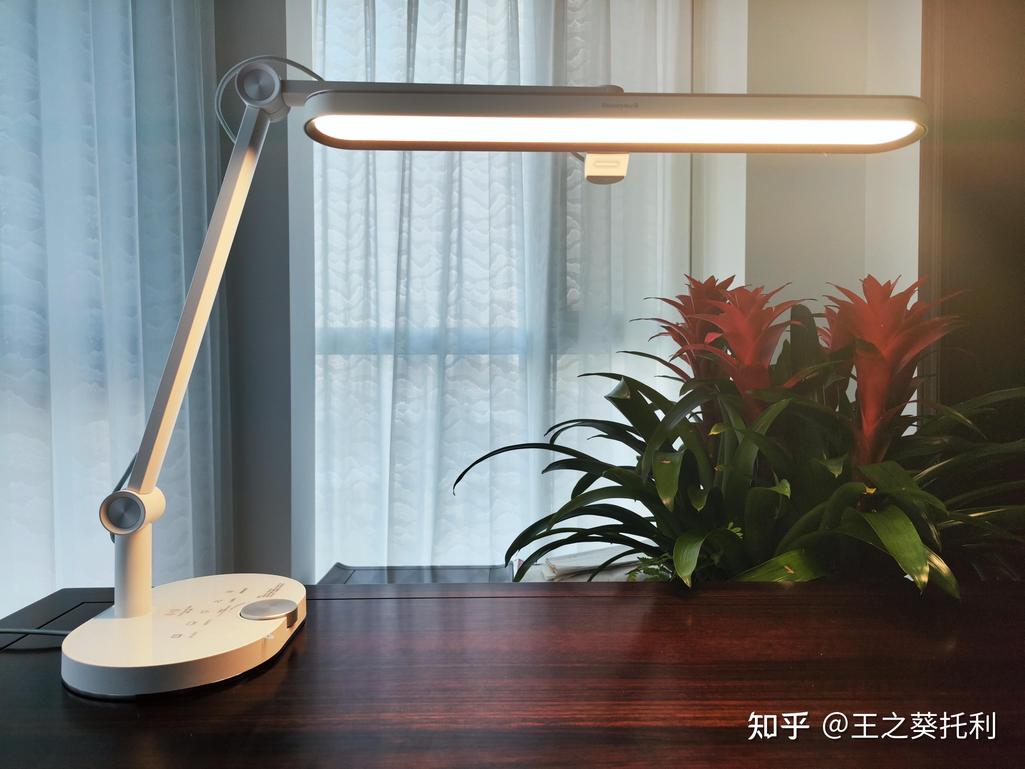 霍尼韦尔智能台灯x5上手体验:专业的家用护眼台灯!