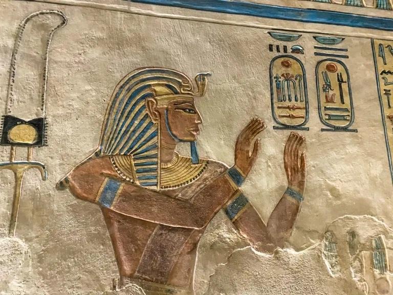 埃及王后谷amenkhopshef王子墓qv55壁画拉美西斯三世向诸神引荐儿子