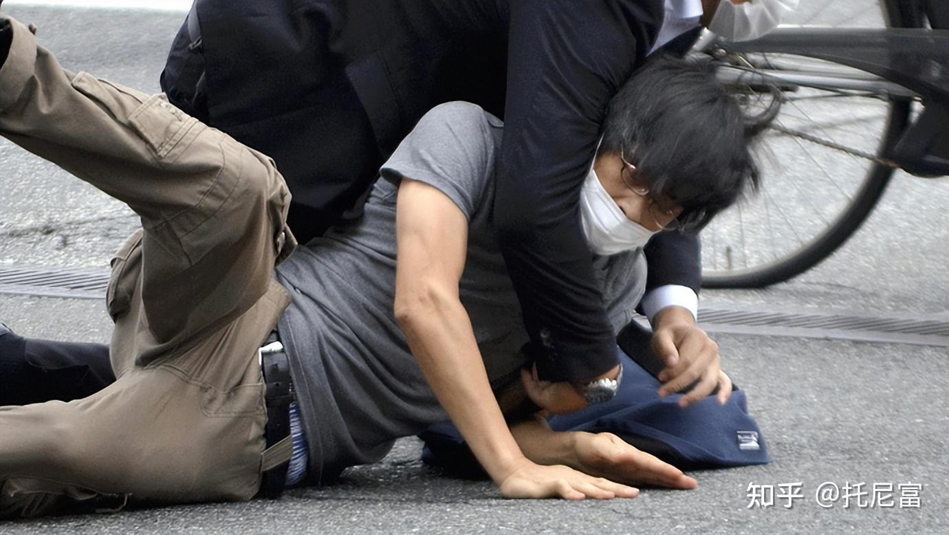 山上彻也母亲:我儿子做了可怕的事,非常抱歉!