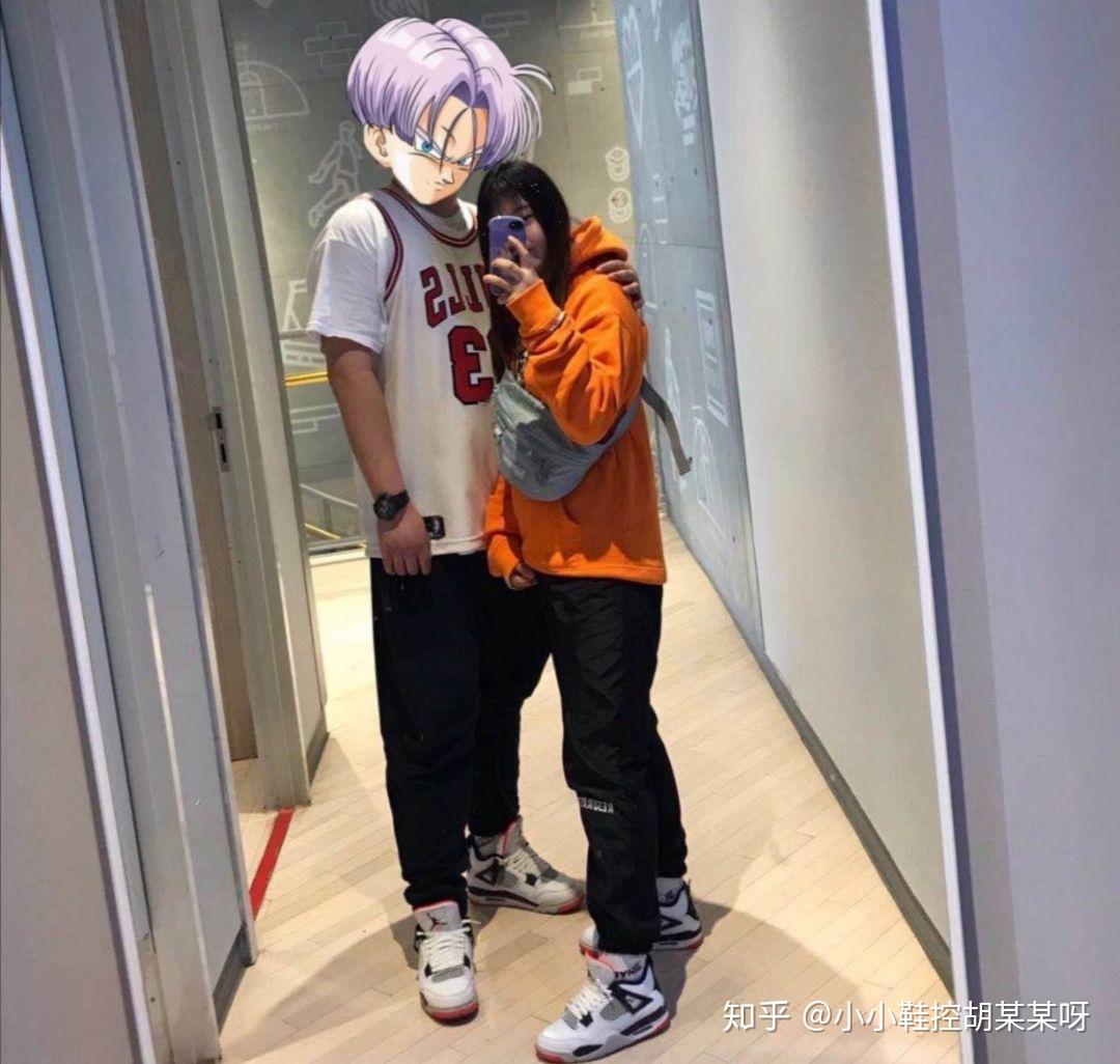 男生穿aj4那个配色比较好搭