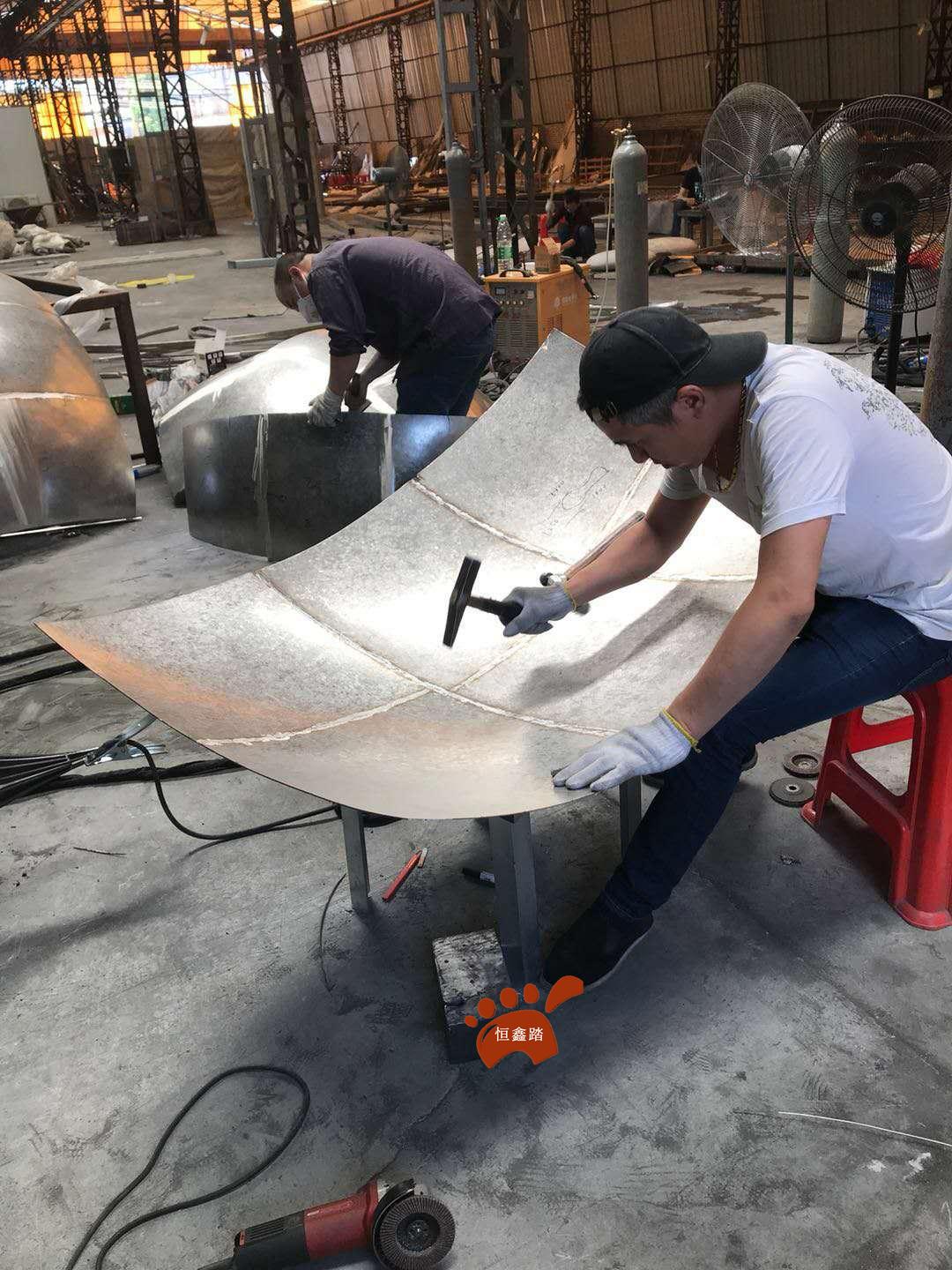 清真寺屋顶不锈钢圆球造型