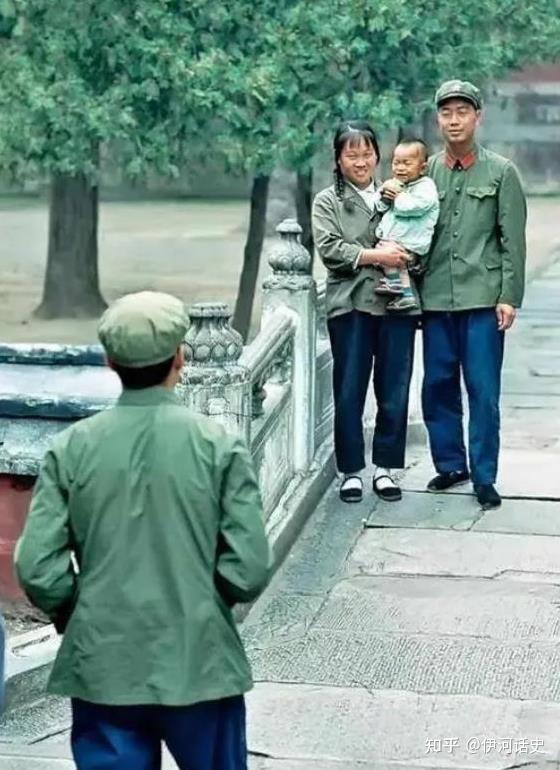 他1985年退伍照顾患病妻子供养2个研究生如今卖菜有人帮忙