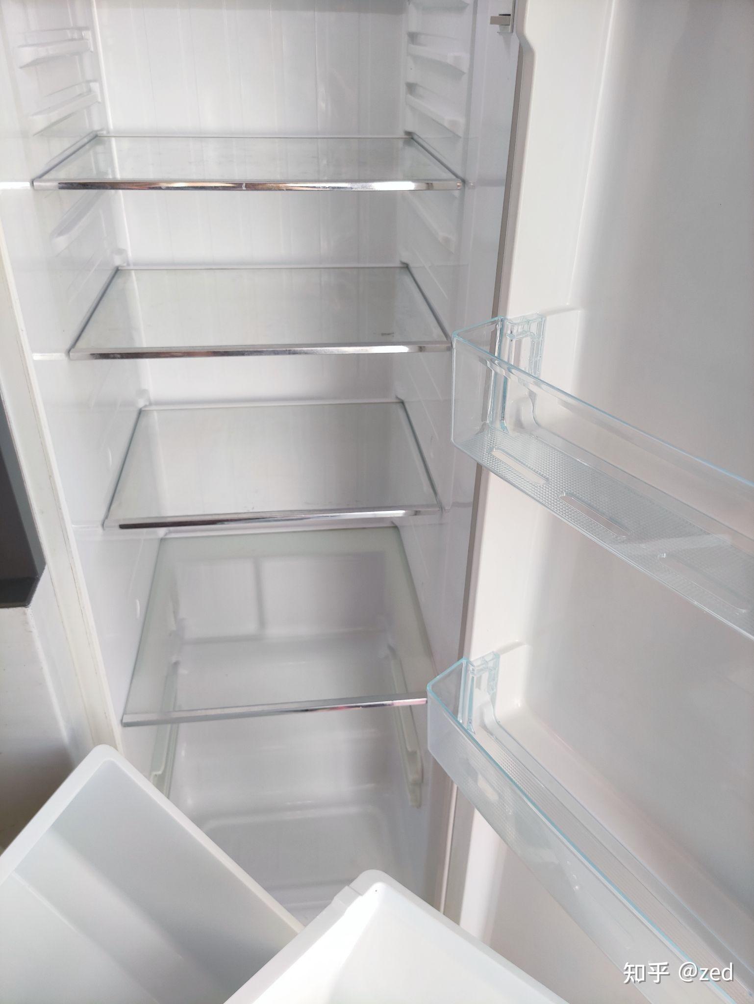 冰箱密封胶条里的污垢藏在冰箱各种角落的垃圾清洗后的水清洗前的水