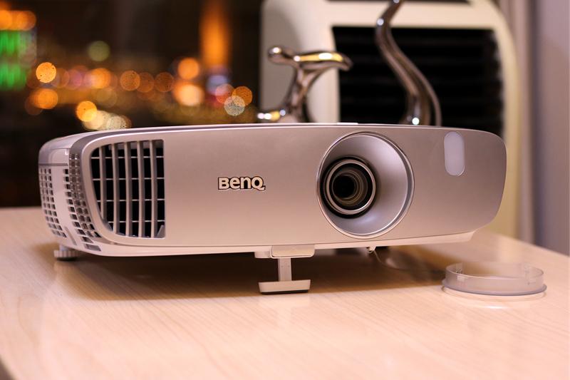 家用投影机能取代传统的电视吗明基w1120亲测告诉你答案