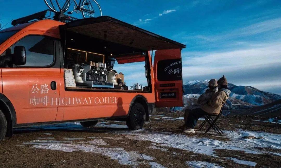 比开咖啡馆更贵的梦想70万改装了两台咖啡房车