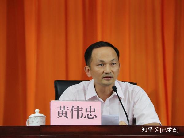 黄伟忠同志要求各企业和从业人员要认清形势,提高认识,切实保障市民