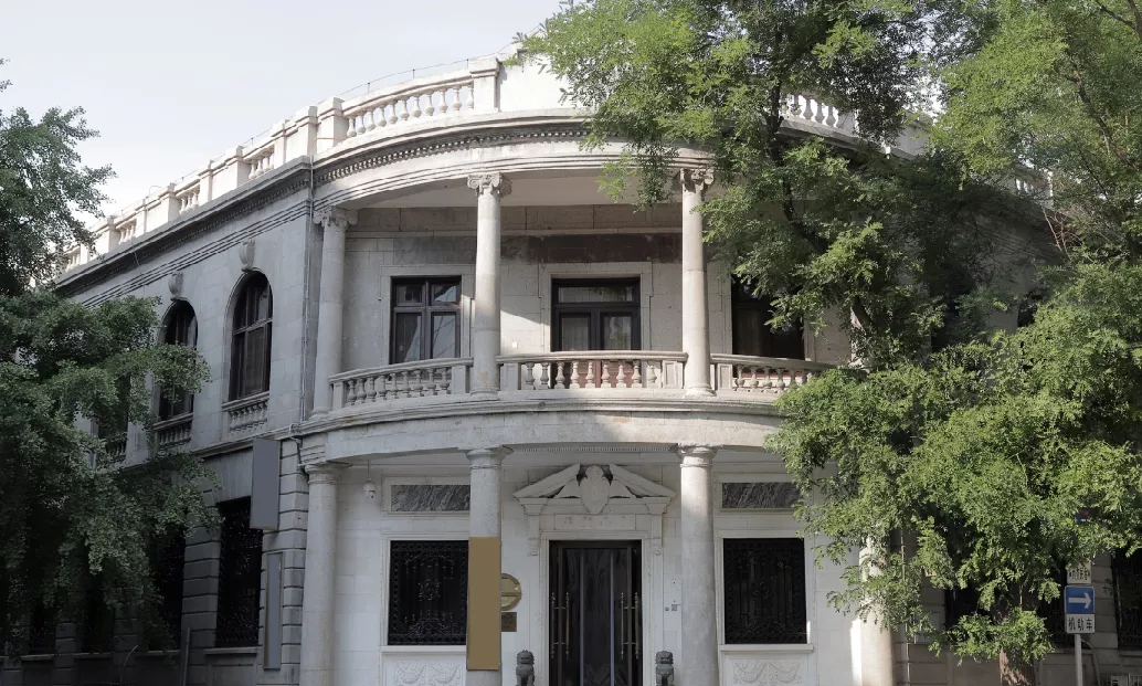 在控制金融行业后,宋子文开始陆续将部分民营企业国有化.