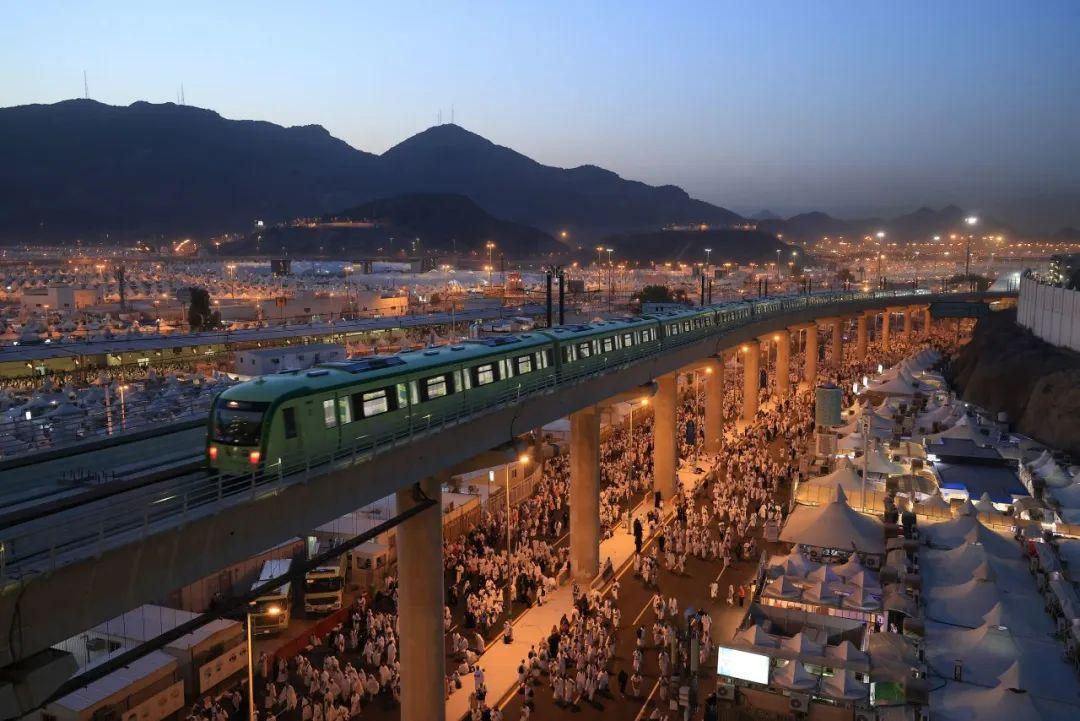 沙特麦加轻轨是中国企业在中东地区建成的首条轻轨铁路,也是沙特第一