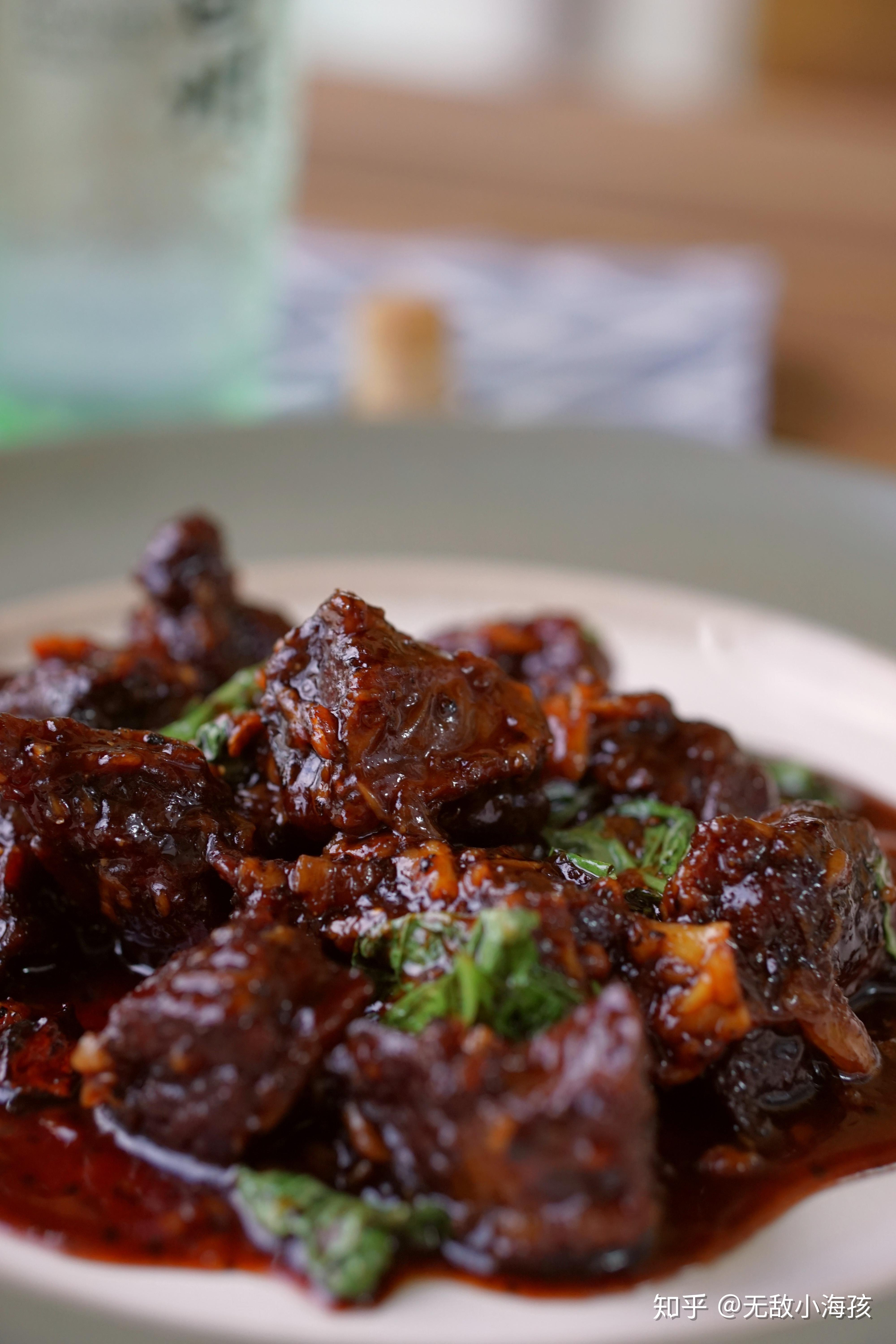 饭店里经常出现的菜香蒜黑胡椒牛肉粒