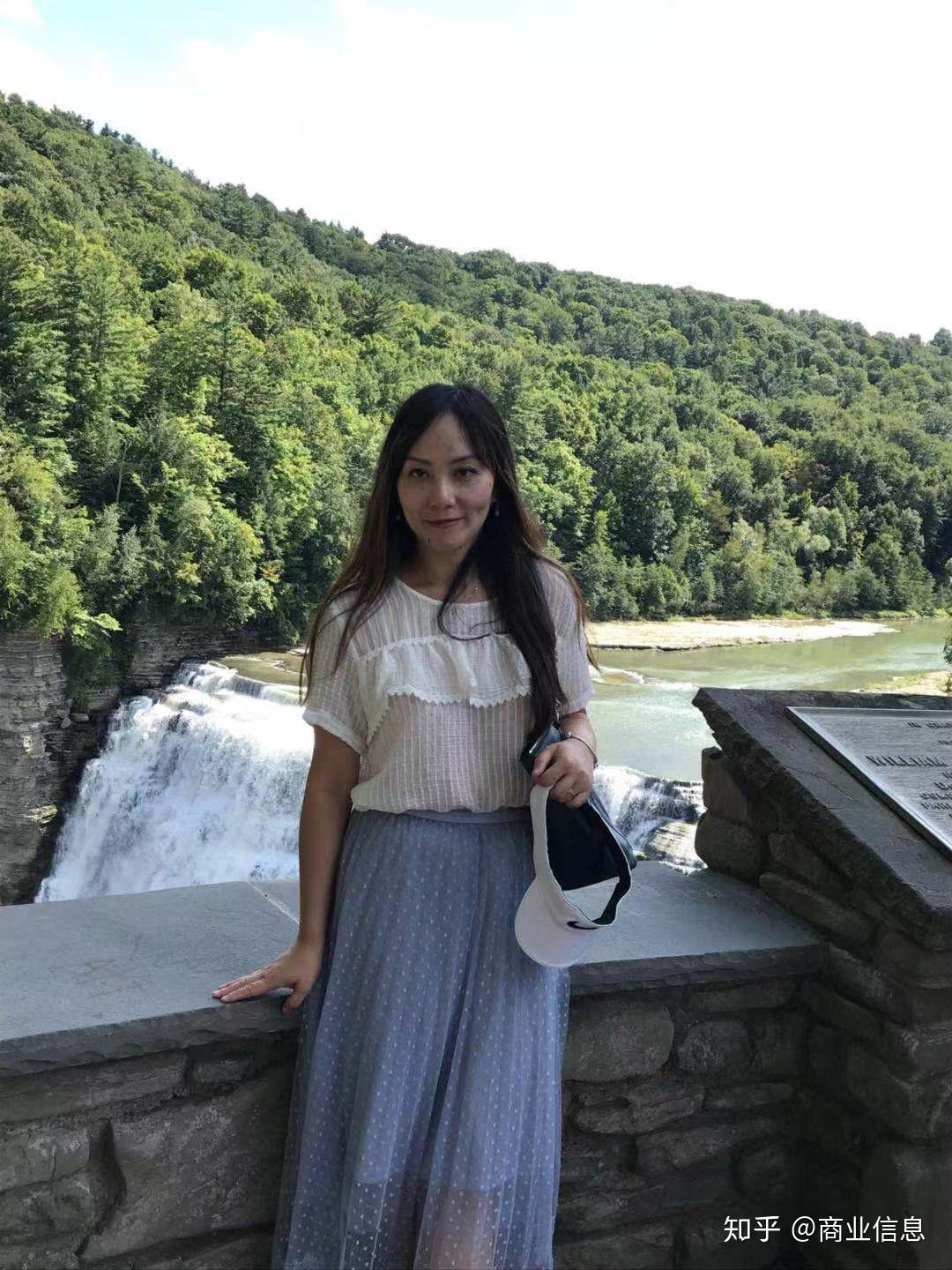 定居美国,更是成为美国明星生物科技营养品牌"婕斯"的代言人,蓝宝石级