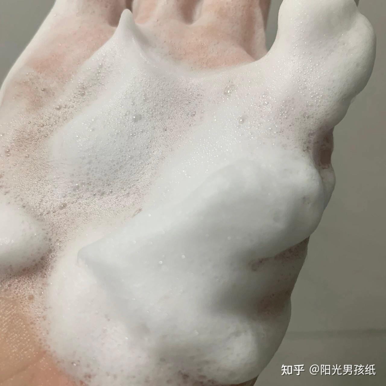 坚持抹身体乳能变白吗男生(坚持抹身体乳能变白吗男生图片) 坚持抹身体乳能变白吗男生(坚持抹身体乳能变白吗男生图片)