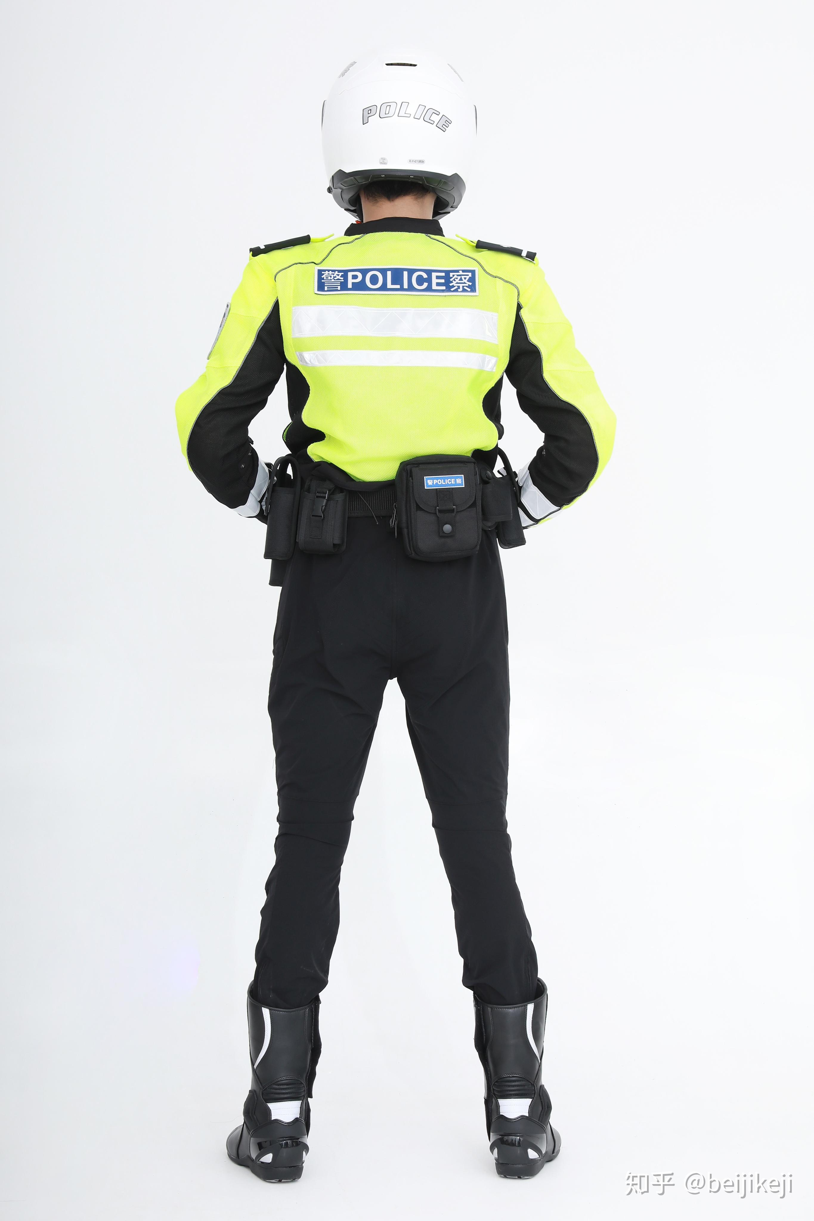 新时代道路治安最快双腿交警铁骑队