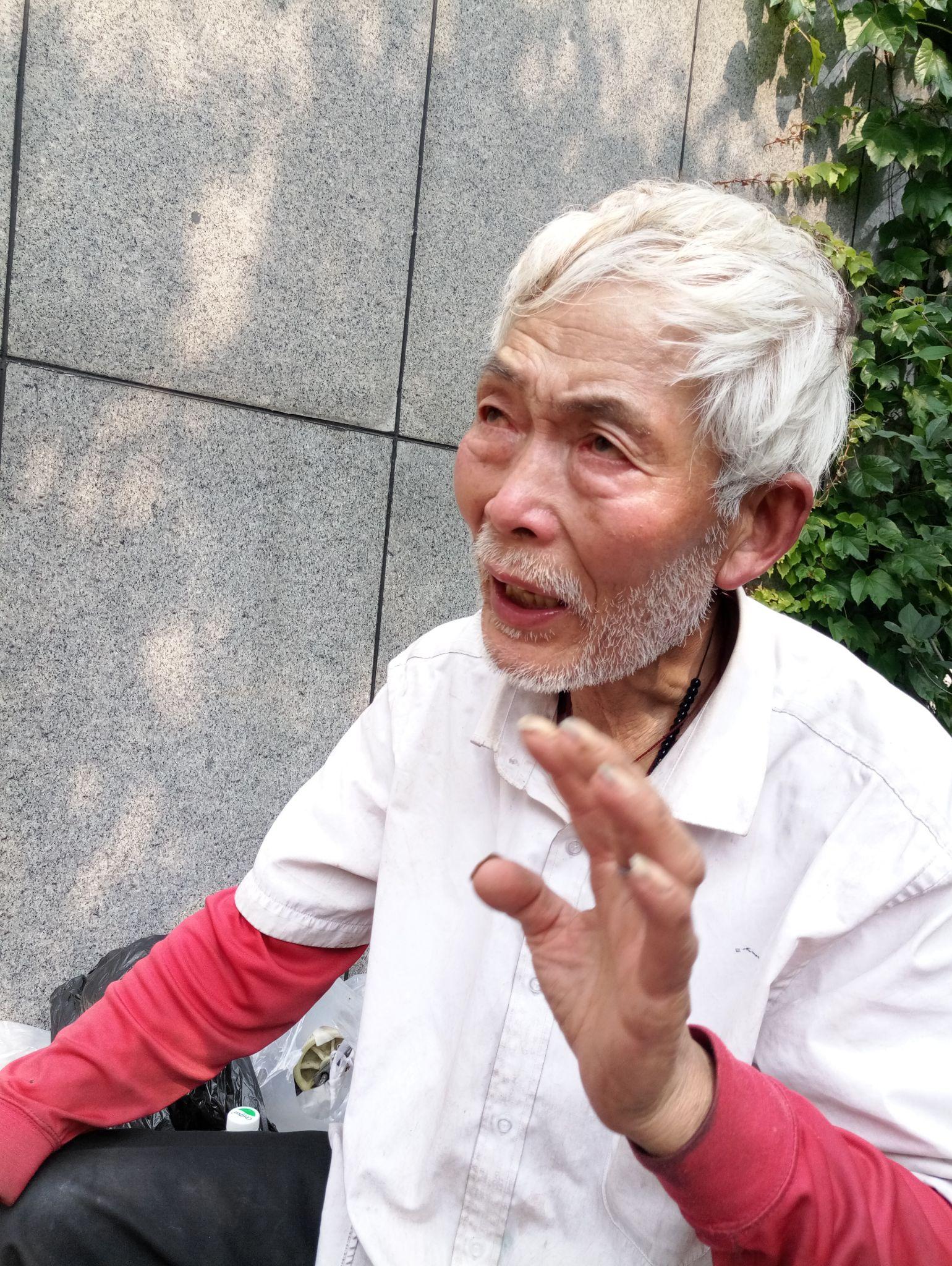 网红重庆因他们而如此美丽之鹅岭公园拾荒老人的故事