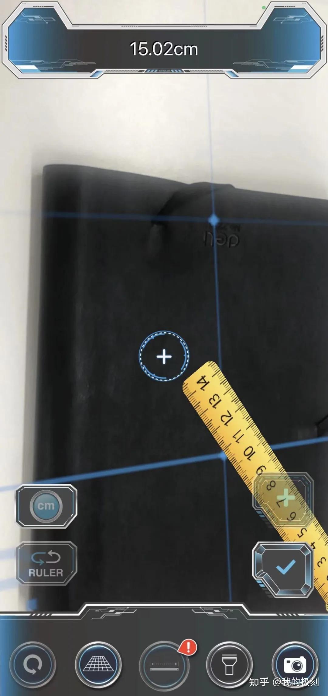 尺子的种类多种多样,有米尺,钢尺,它们通常被设计成可卷曲的模样,便于