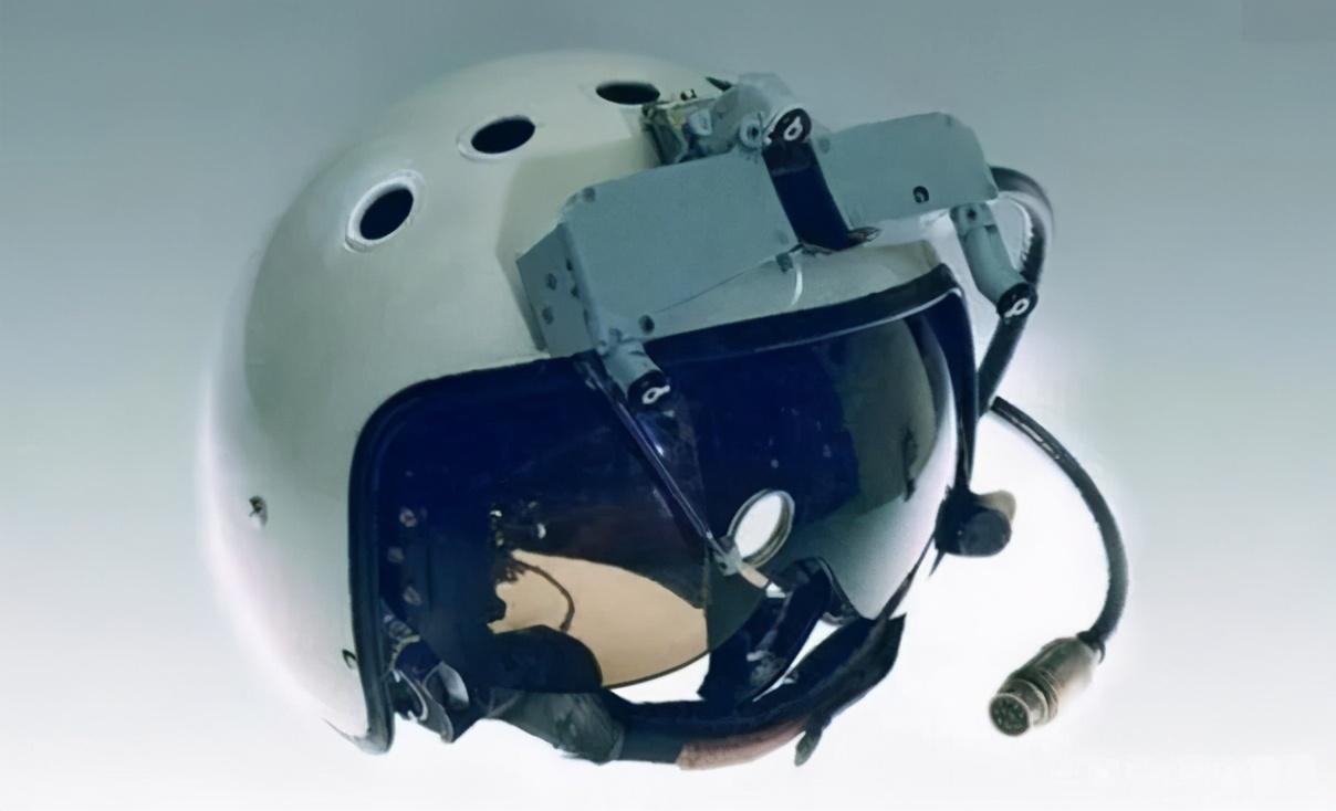 中国空军联合头盔显示器曝光,"用眼神杀人"的时代到来?