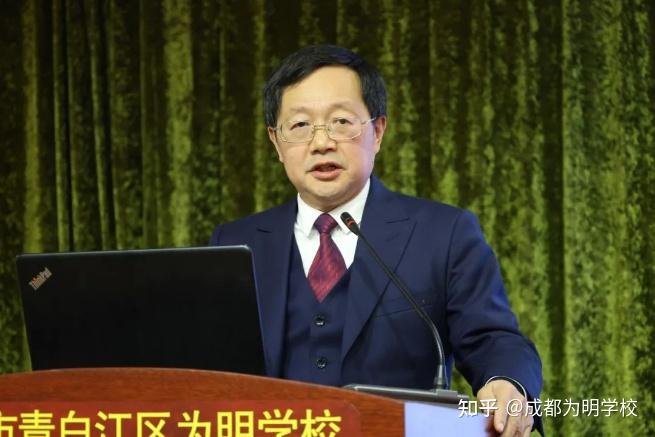 会议最后,区教育局党组书记,局长鲁涛发表讲话,就春季学期教学工作