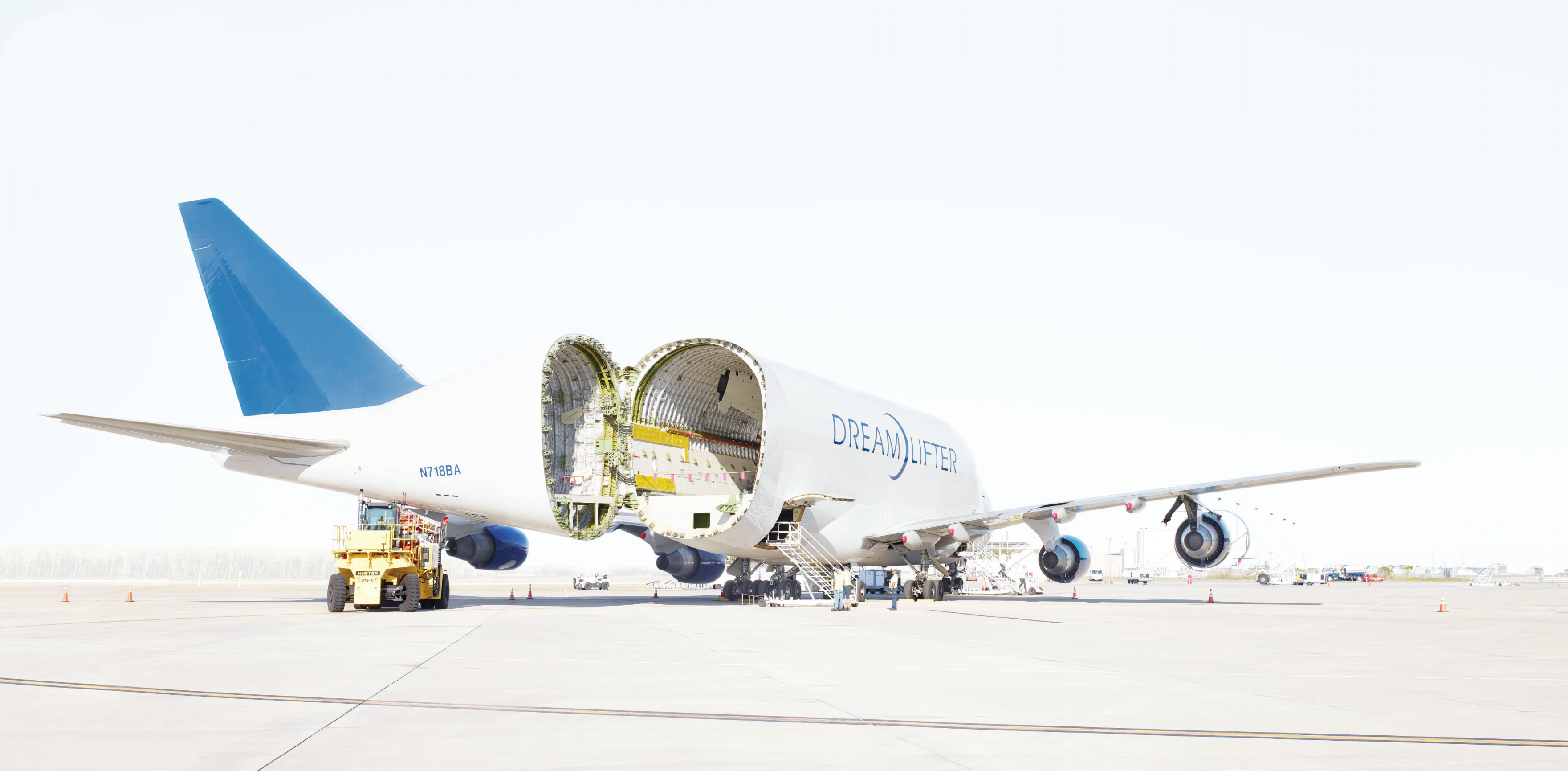飞在天上的大型货运机器空中巨无霸