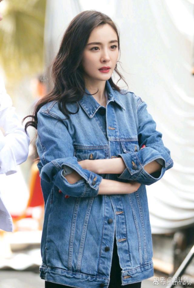 杨幂拍照姿势15招简约不做作拍照自然又美