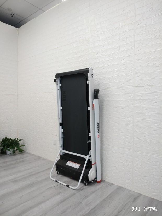 近距离测评锐步irun4轻巧全折叠跑步机