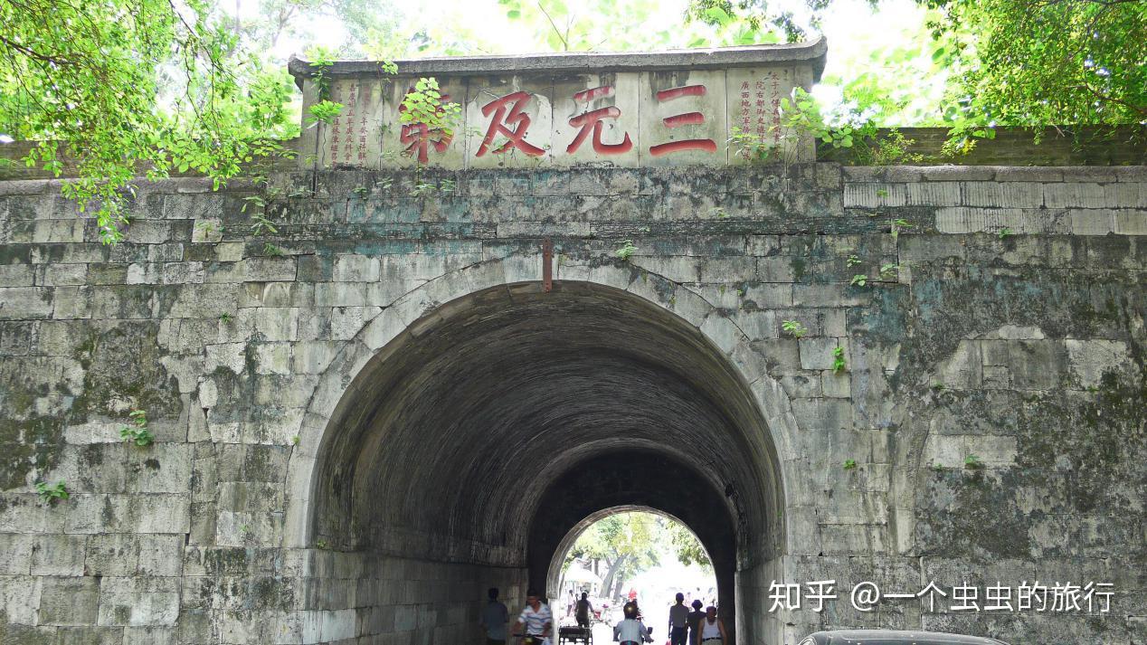 "会试","殿试"中,连考三个第一,成为清朝历史上两个"三元及第者之一