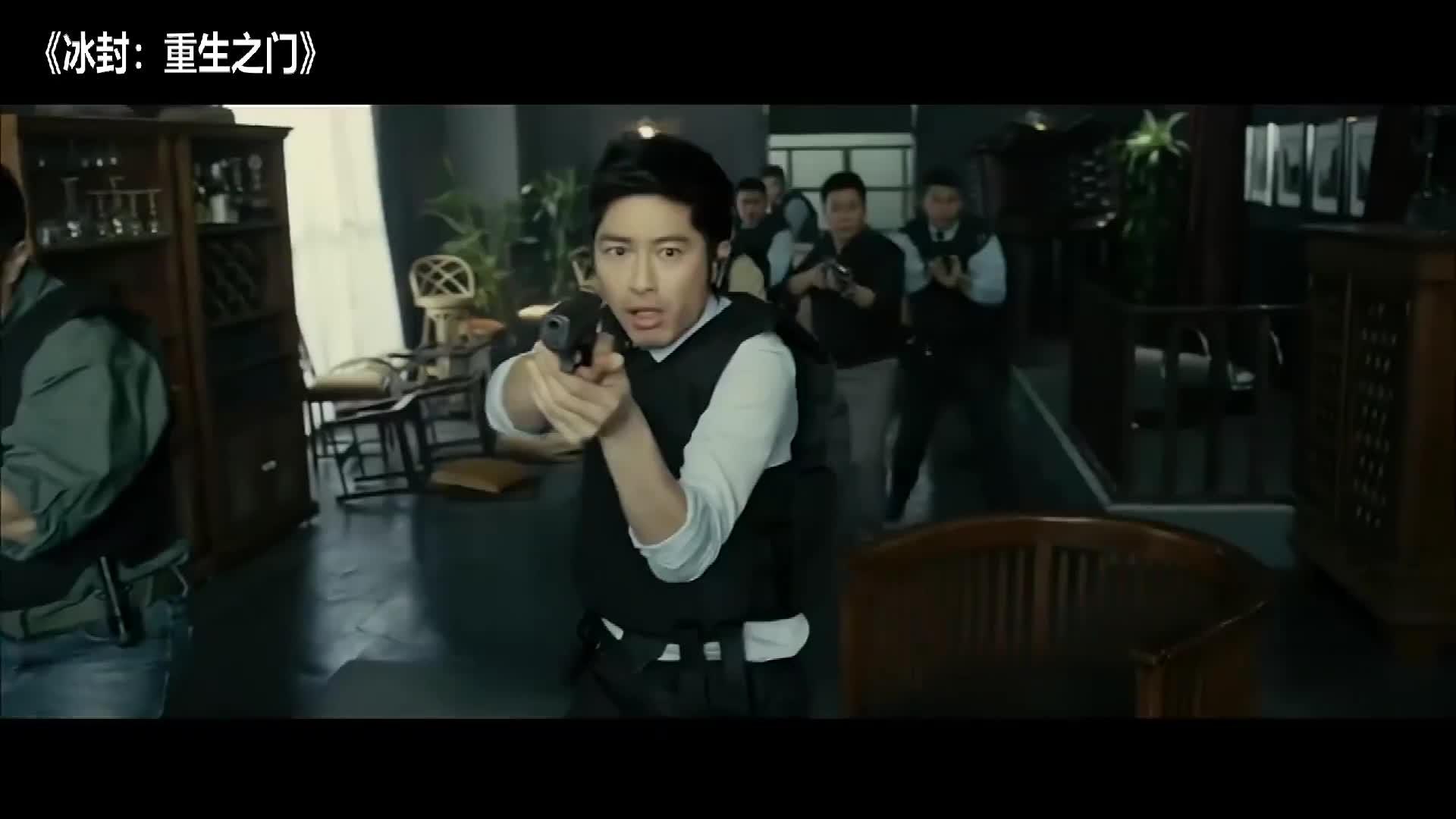 致命摇篮:李连杰这一跳至今无人敢模仿,身价一亿可不是吹嘘的!