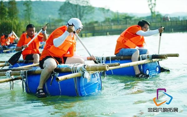 武警机动师野外训练_特警队野外训练妆_野外拓展训练项目