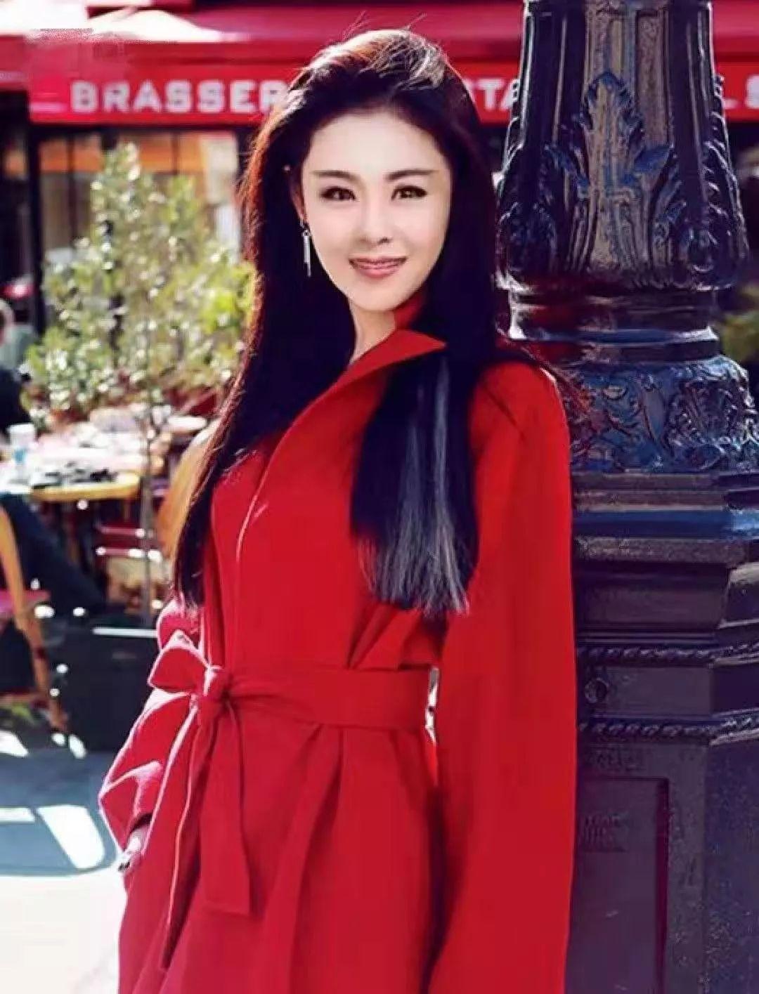 粉丝 刘亦心(勇)立潮头有方向(脚力)(立)身扬名辨是非(眼力) (潮)鸣电