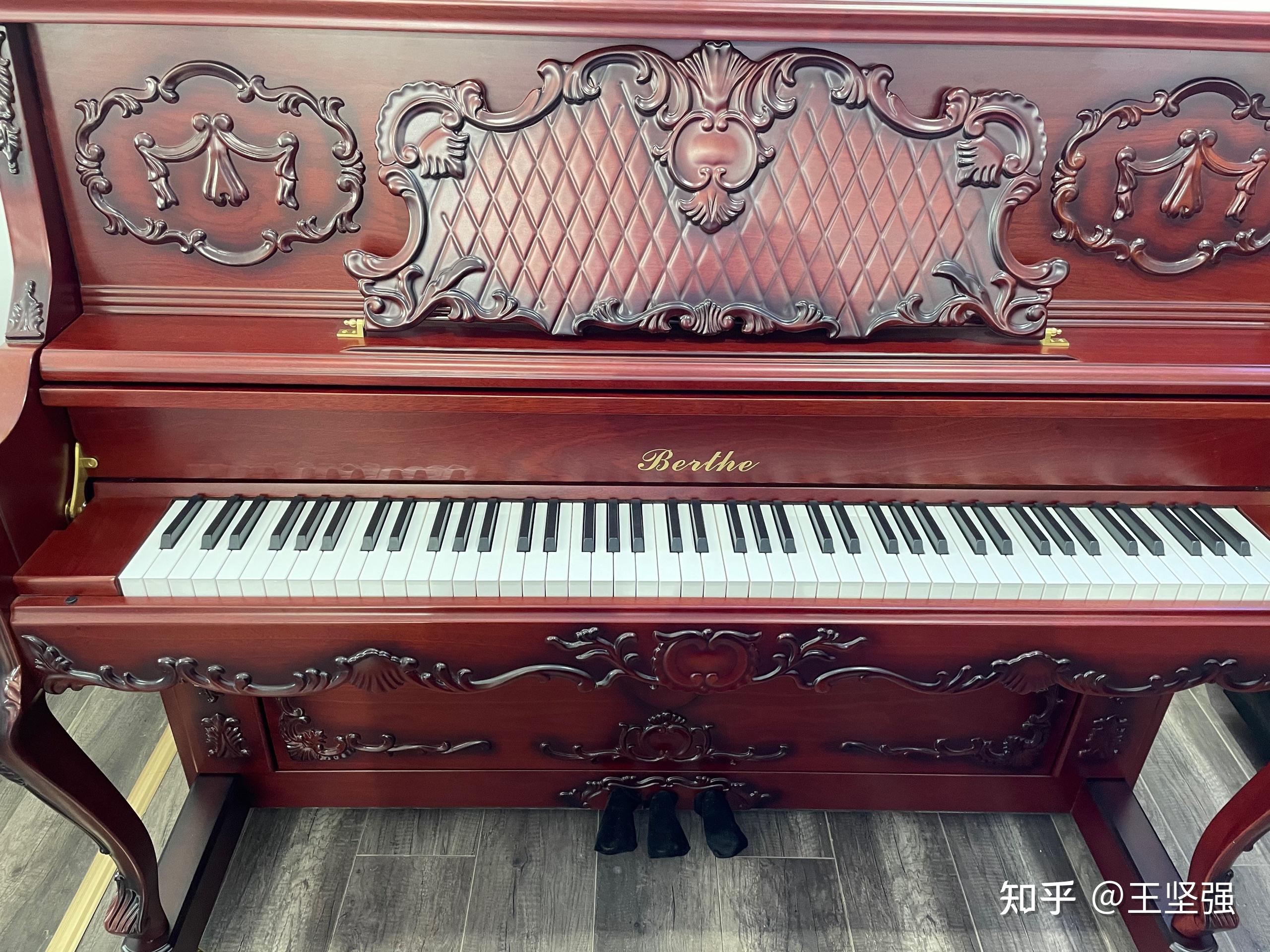 近期入手了一台平价偏复古的钢琴,品牌是【贝尔特】.