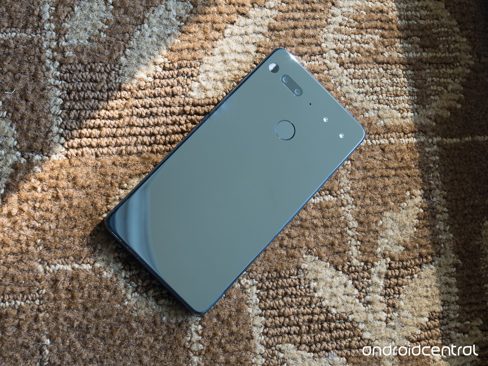 也许这是今年很独特的一部手机，essential phone体验 知乎