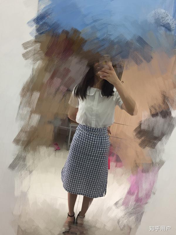 你认为有哪些女生自认为好看其实很土的搭配?