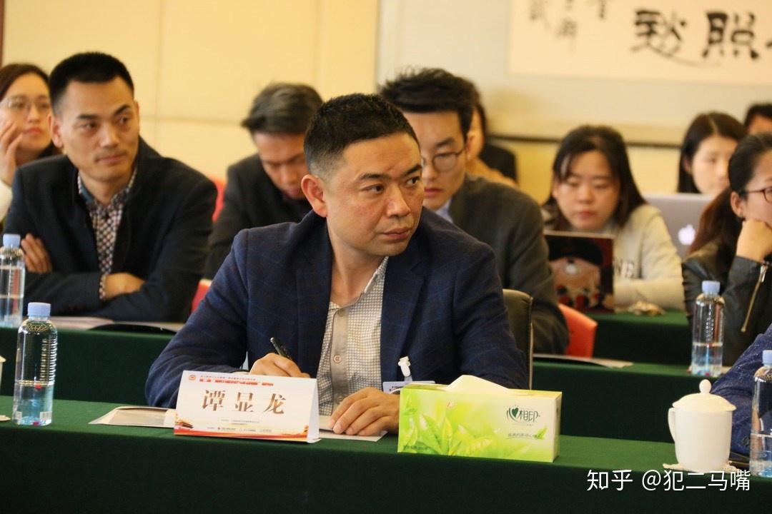 总裁李丹--华医心诚医生集团执行总裁出席会议杨晋--中央电视台主持人