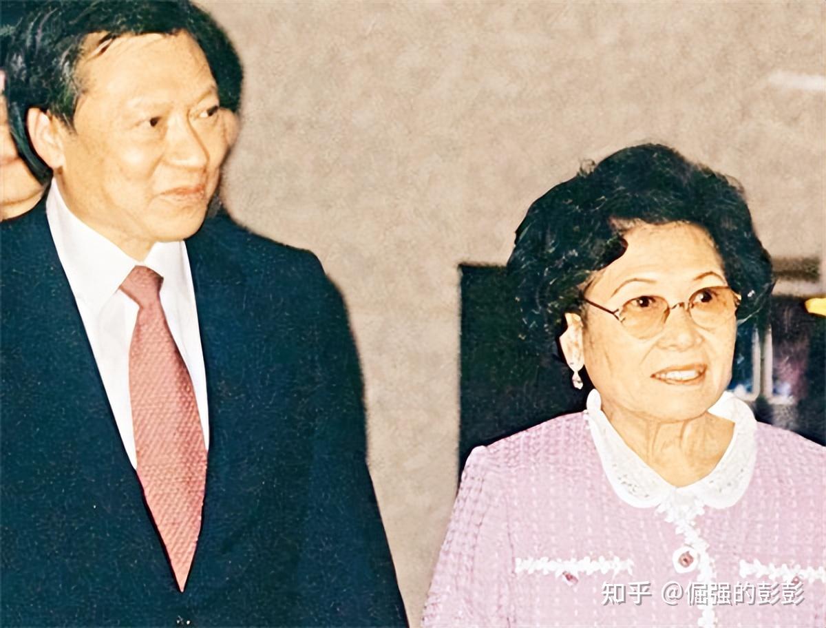 94岁香港老太成女首富,自己坐拥720亿,分1千多亿给三个儿子