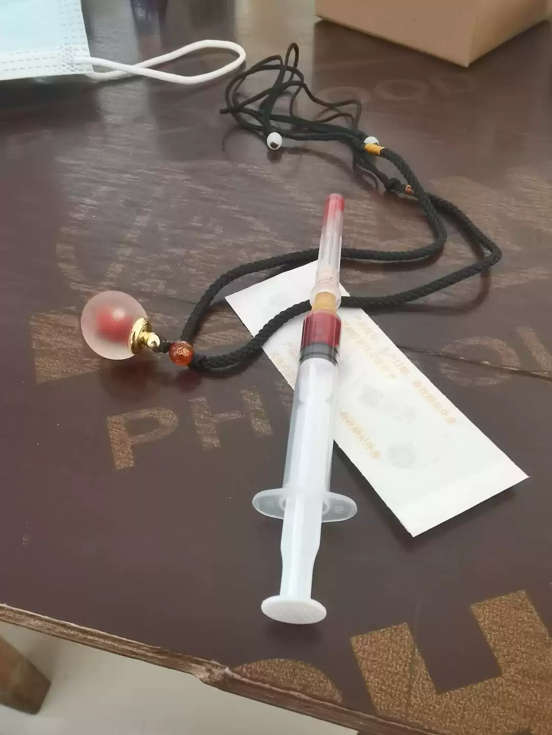 疯了!17岁女孩自残取血为男友做"血吊坠"挡灾?孩子清醒点吧! - 知乎