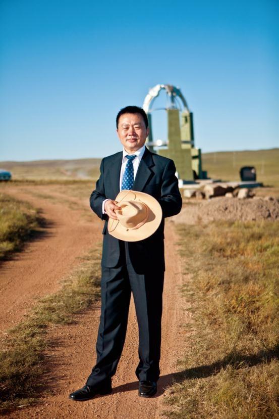 张士利原是鑫都的总经理,一年前因职务升迁回到北京.