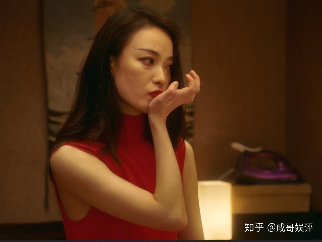 骆佳明邀请朱锁锁和他一起参加同事聚餐时,可以清楚的看到,骆佳明的